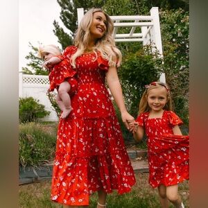 Ivy City Co Adult Jumpsuit and Mini Indie Dress
Women’s size xs
Toddler 4T